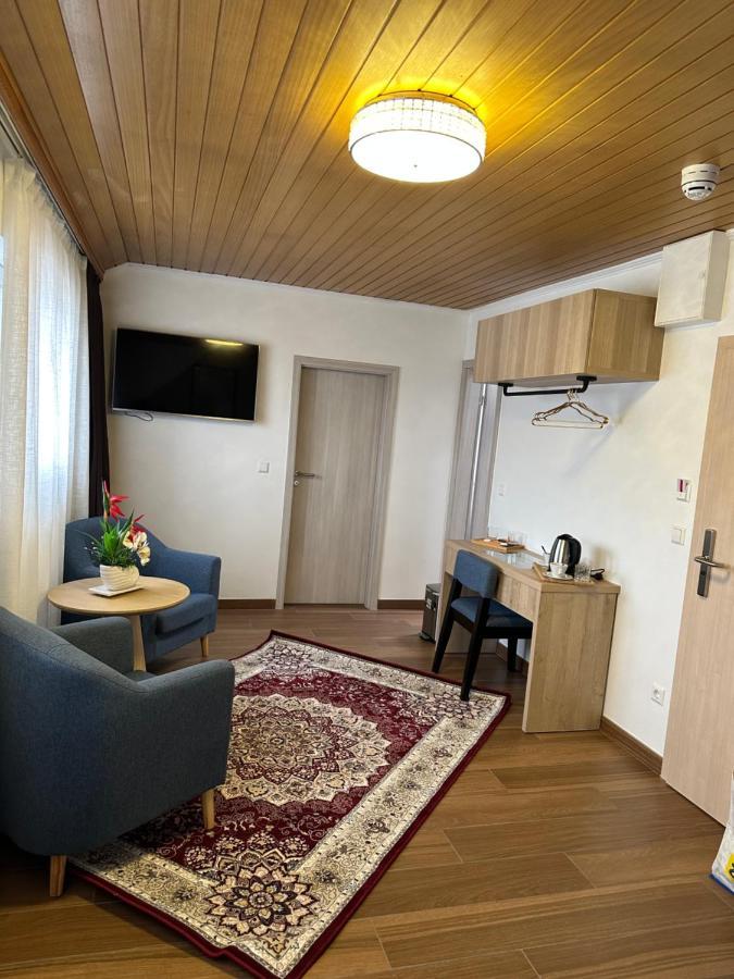 Whiteswan 4*
