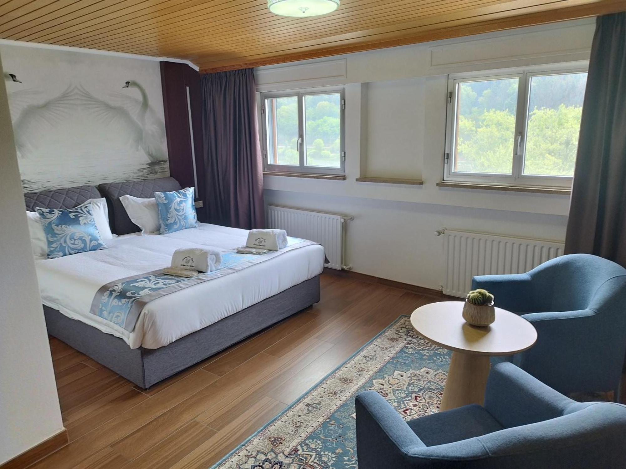 Whiteswan Hotel